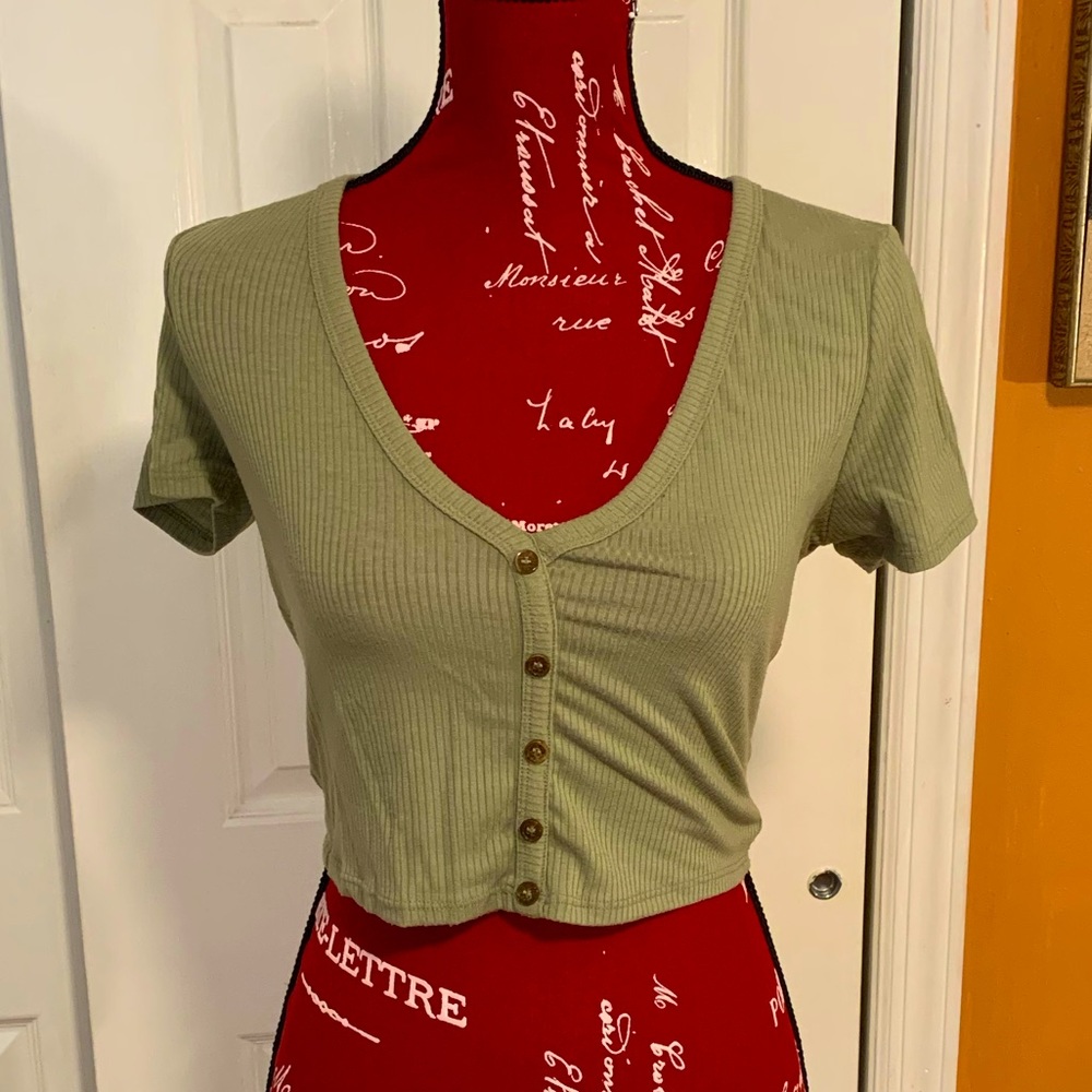 Button T-shirt